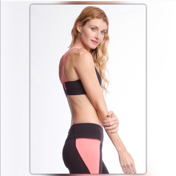 Black and Neon Pink Criss Cross Back Sports Bra - Picture 4 of 5